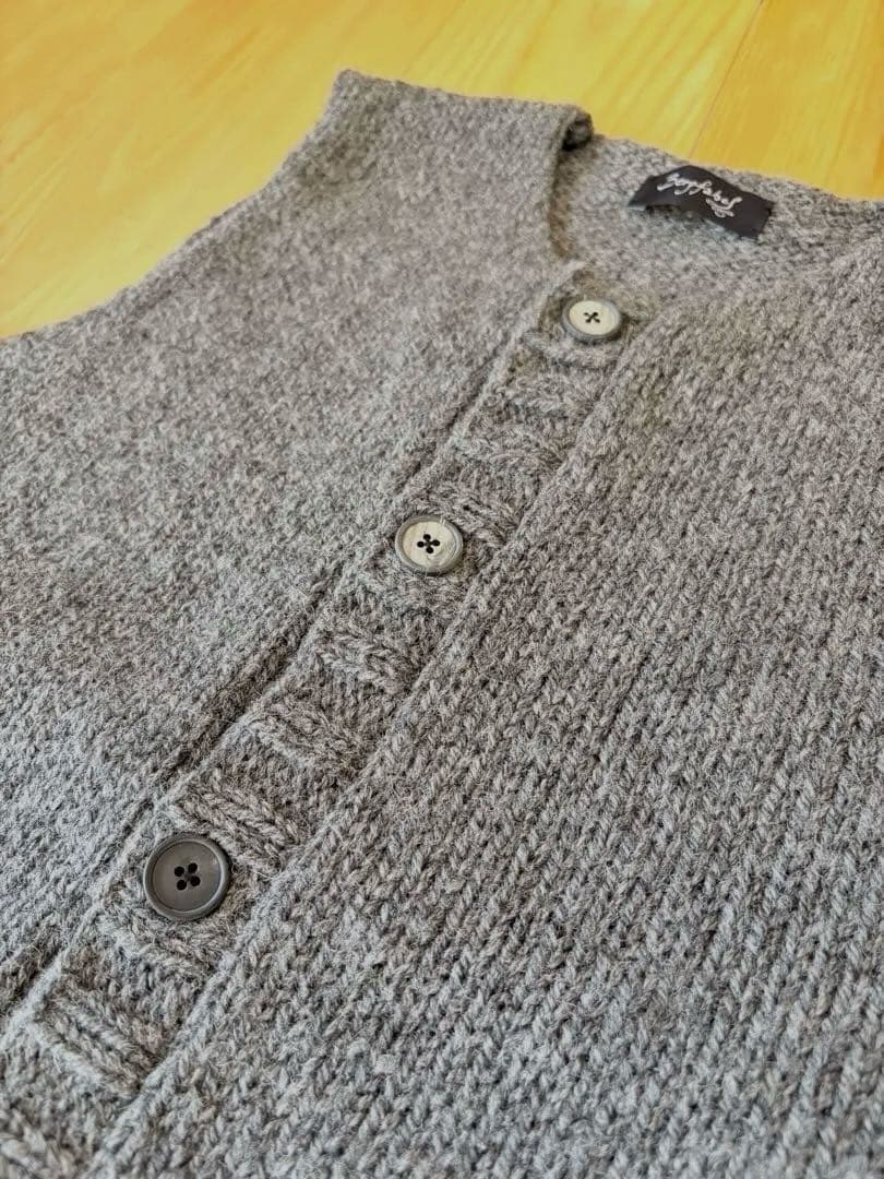 【極美品】bergfabel ハンドメイド ニットのベスト グレー L