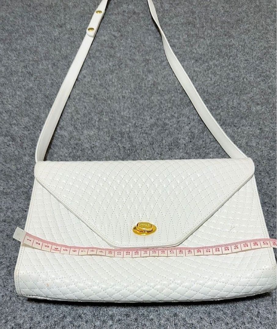 美品**BALLY**ホワイトキルティングパーティーバッグ