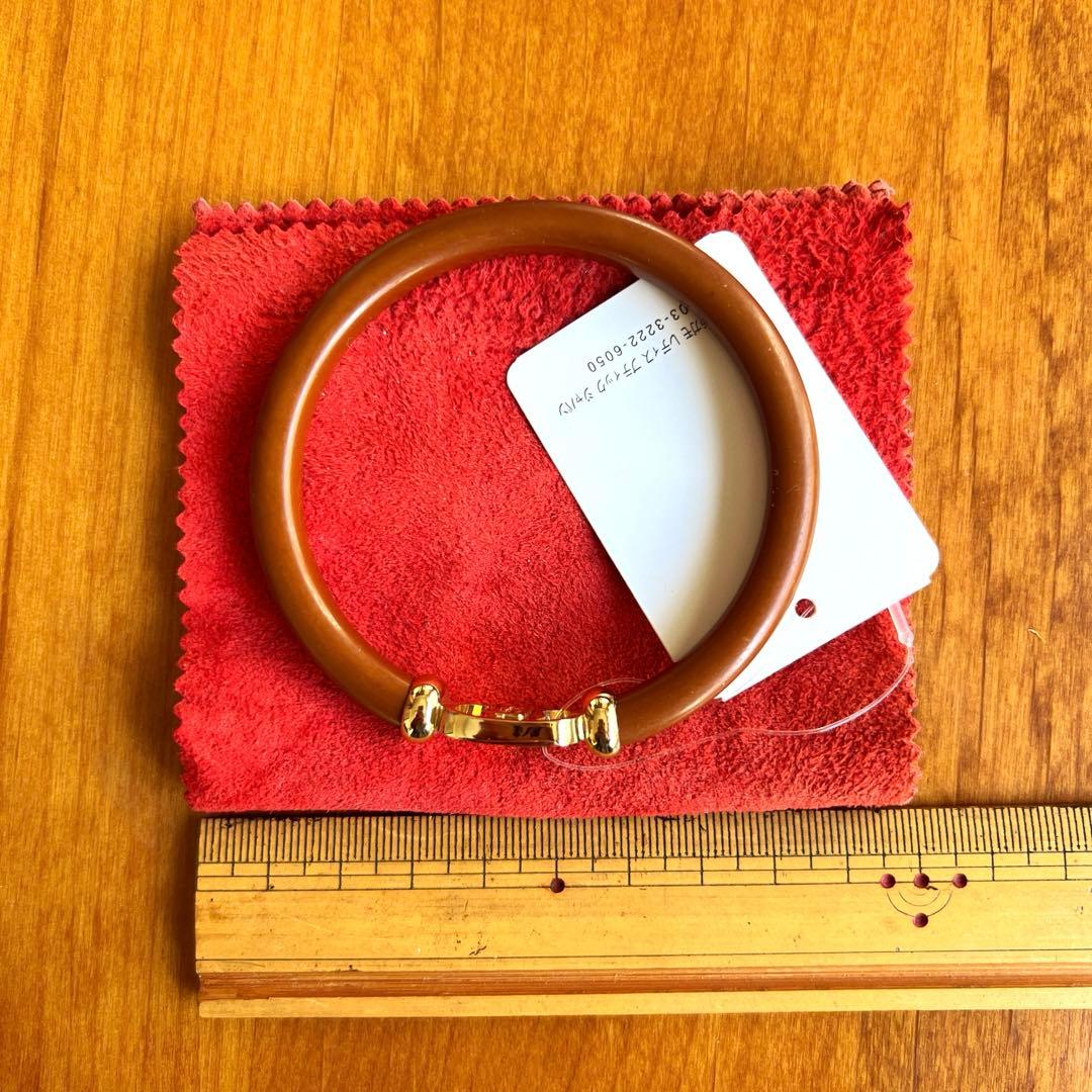 フェラガモのブラウンバングル ゴールドバックル