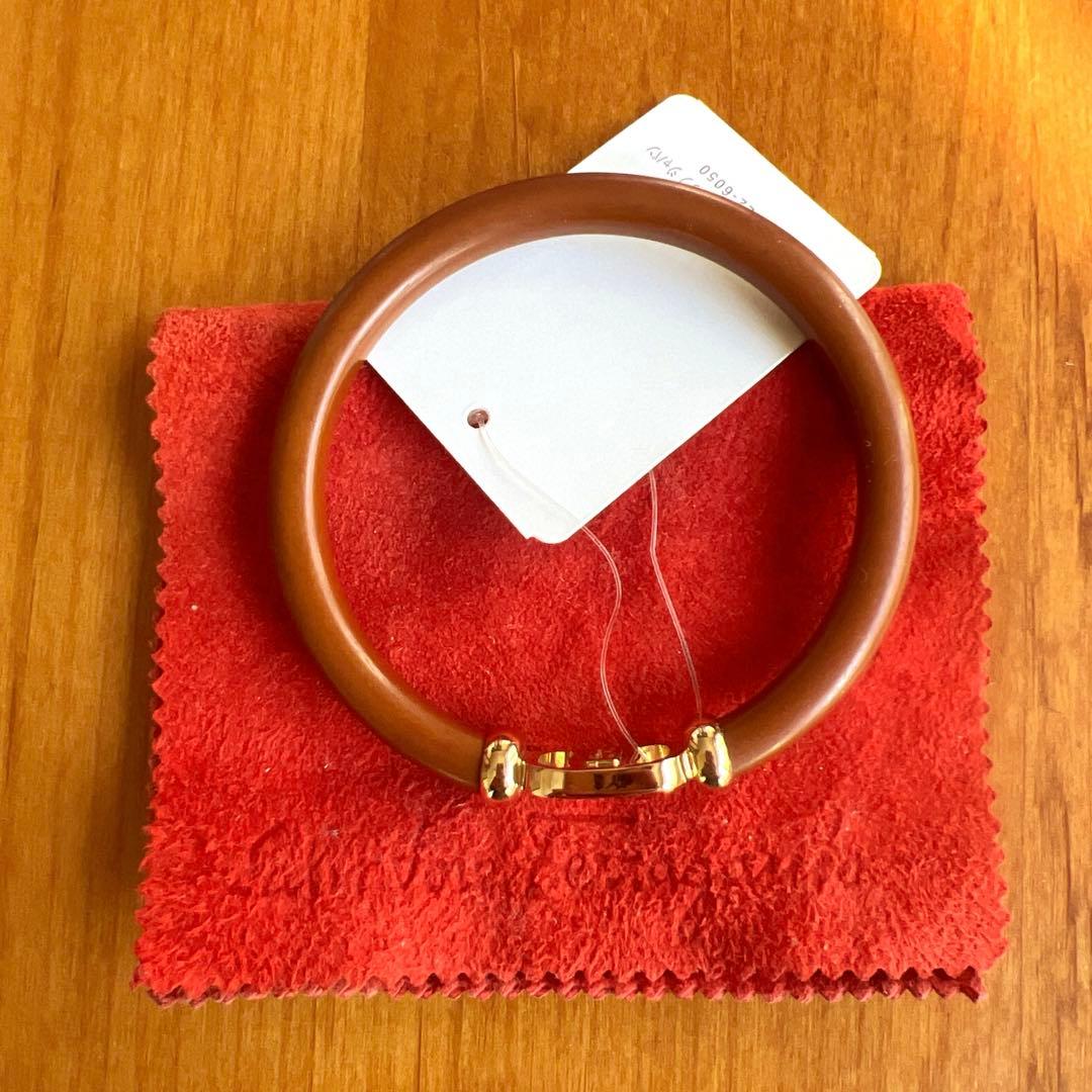 フェラガモのブラウンバングル ゴールドバックル