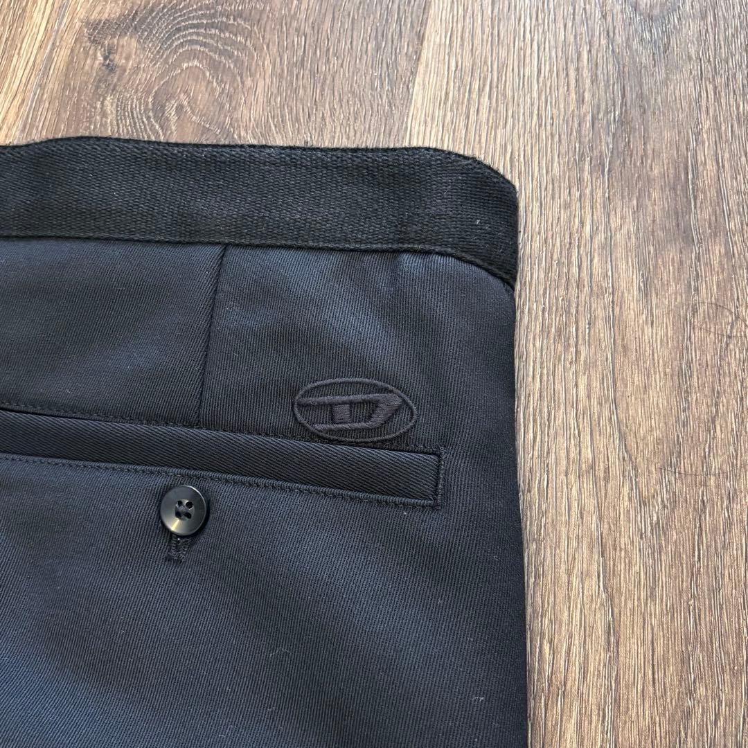 DIESEL ディーゼル　ベルベットストレートパンツ　A06687 0JKKP