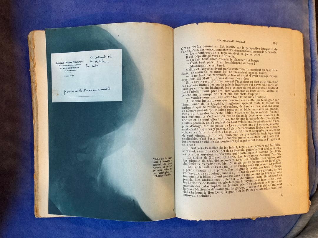 Renault de Billancourt 歴史と自動車の進化を詳述した書籍