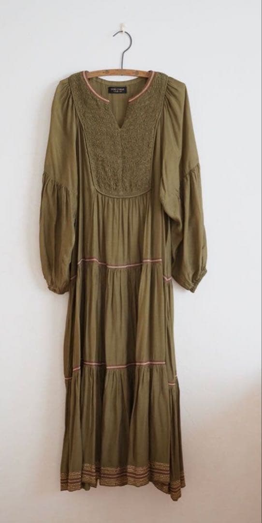 ハグオーワーボヘミアン刺繍ティアー ドドレス