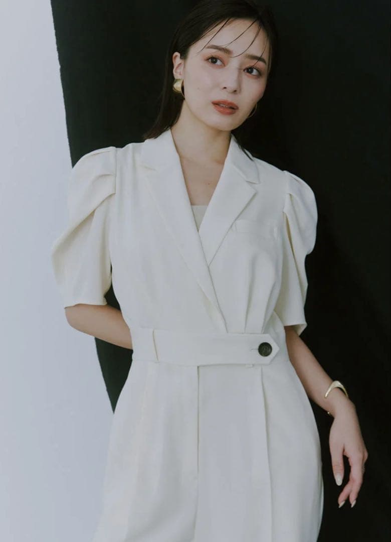 新品未使用タグ付きanuansタックスリーブテーラードオールインワン IVORY