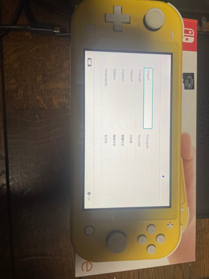 Switchライト 黄色 ケース、SDカード付き