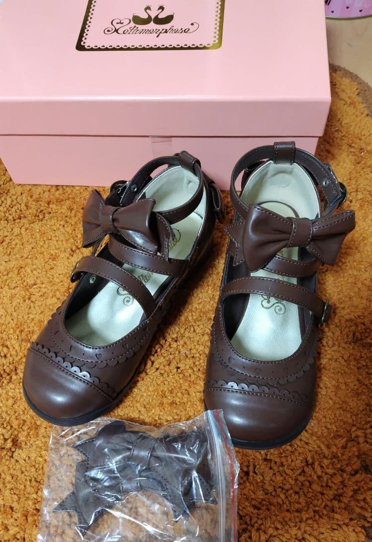 メタモルフォーゼ　トリプルリボンクロスストラップシューズ