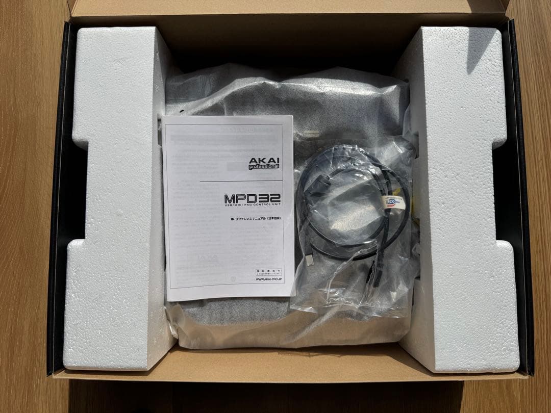 AKAI MPD32 MIDIコントローラー