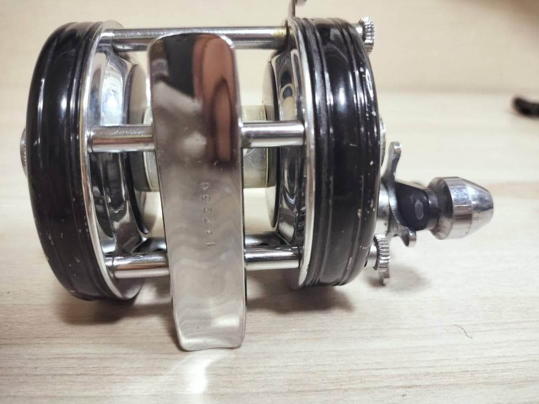 アブガルシア　アンバサダー5000C 　ビンテージ　リール abu 　黒