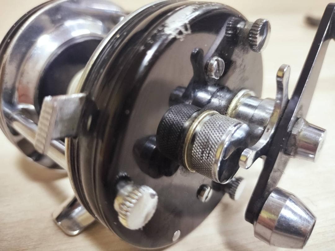 アブガルシア　アンバサダー5000C 　ビンテージ　リール abu 　黒