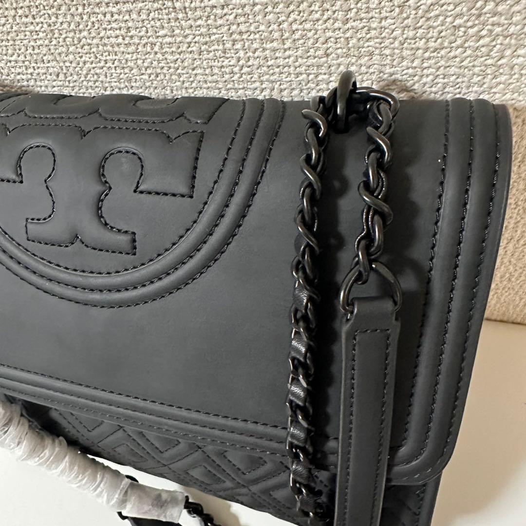 【新品】トリーバーチFLEMING MATTE CONVERTIBLE 肩掛け黒