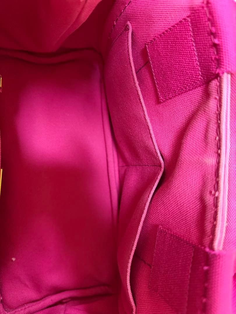 PRADA カナパ　ピンク ショルダーバッグ 肩ベルト　証明カードつけ