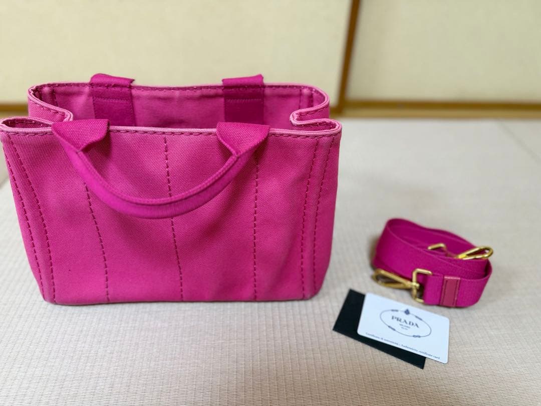 PRADA カナパ　ピンク ショルダーバッグ 肩ベルト　証明カードつけ