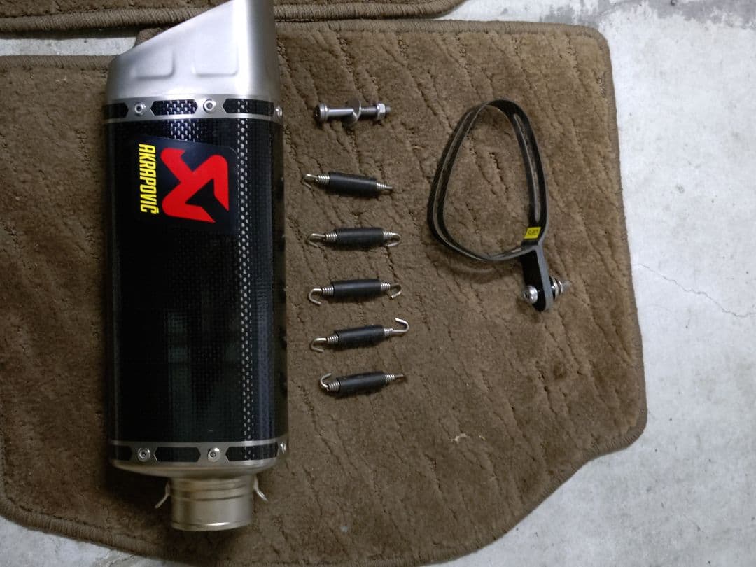 MT-09 RN69 AKRAPOVIC レーシングライン 取り付けキット付き