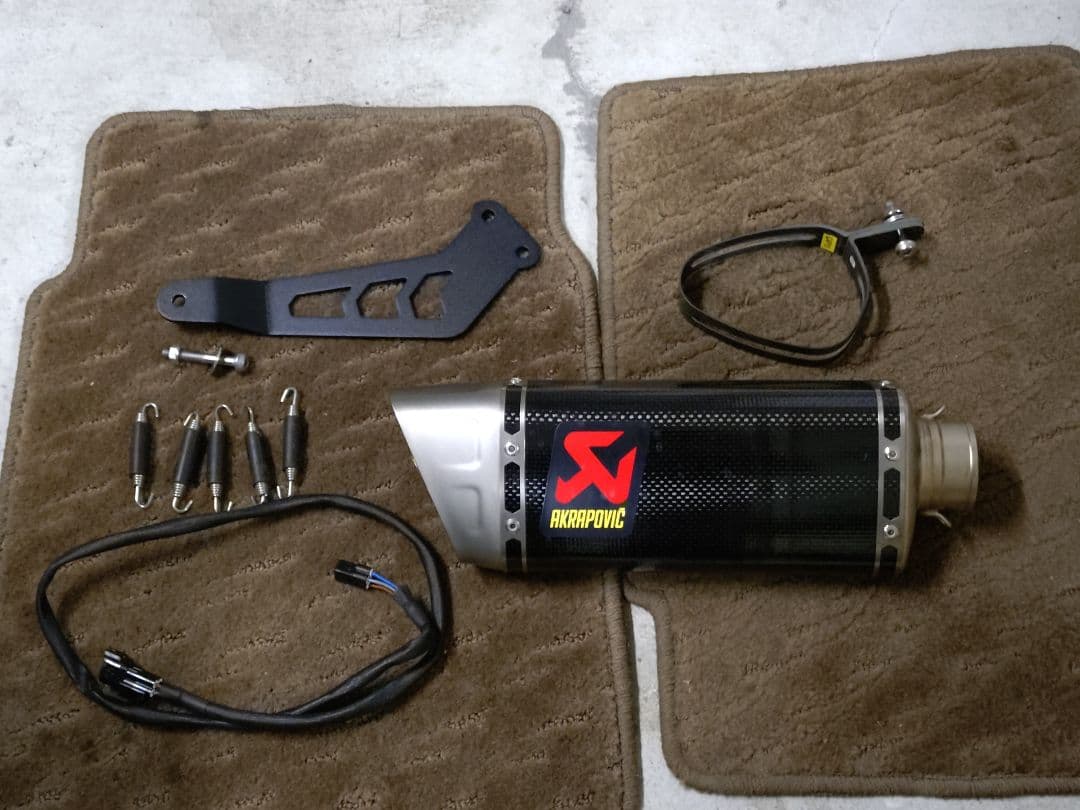 MT-09 RN69 AKRAPOVIC レーシングライン 取り付けキット付き