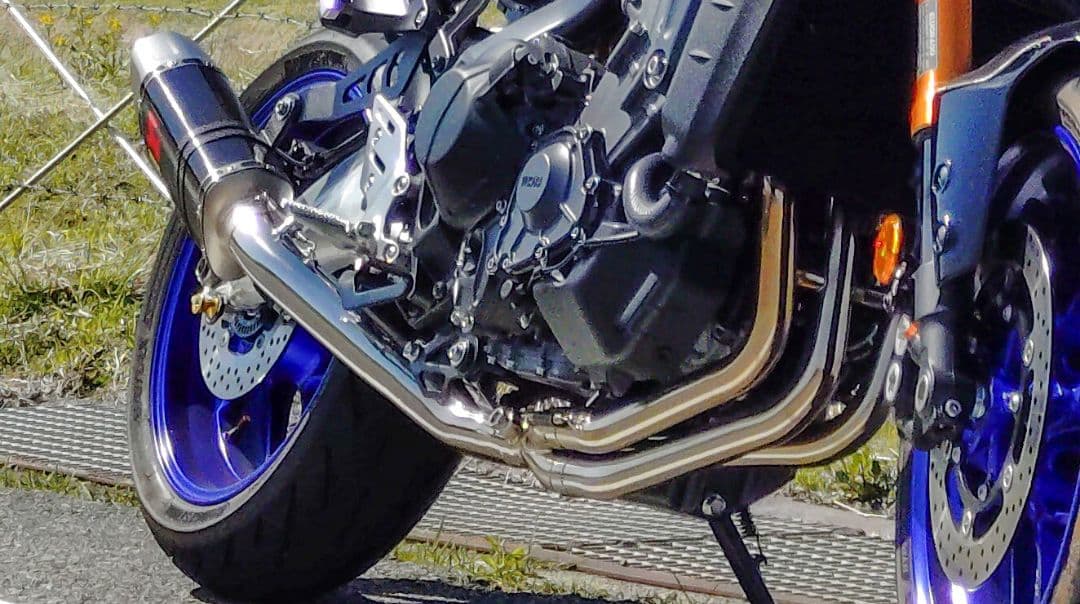 MT-09 RN69 AKRAPOVIC レーシングライン 取り付けキット付き