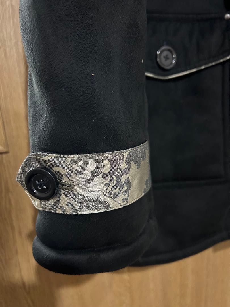 雅結 スエード調ブラックコート★和柄 特大　シルバー　フードファ付き