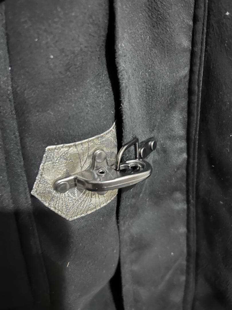 雅結 スエード調ブラックコート★和柄 特大　シルバー　フードファ付き