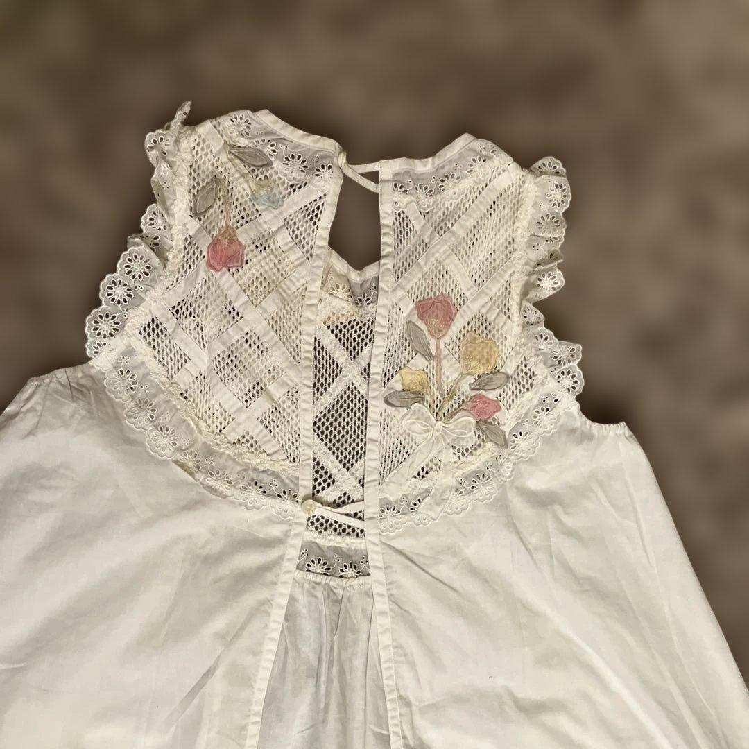 サエラ　レースエプロン