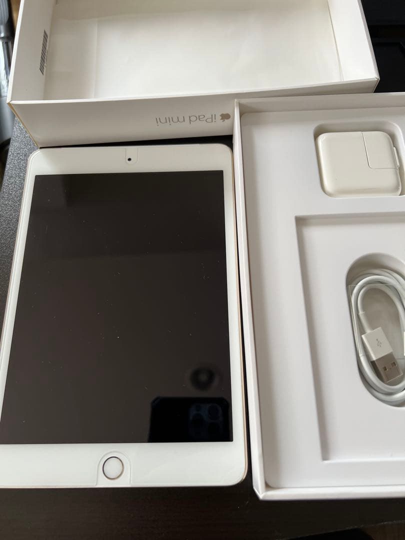 Apple iPad mini4 ゴールド docomo cellular