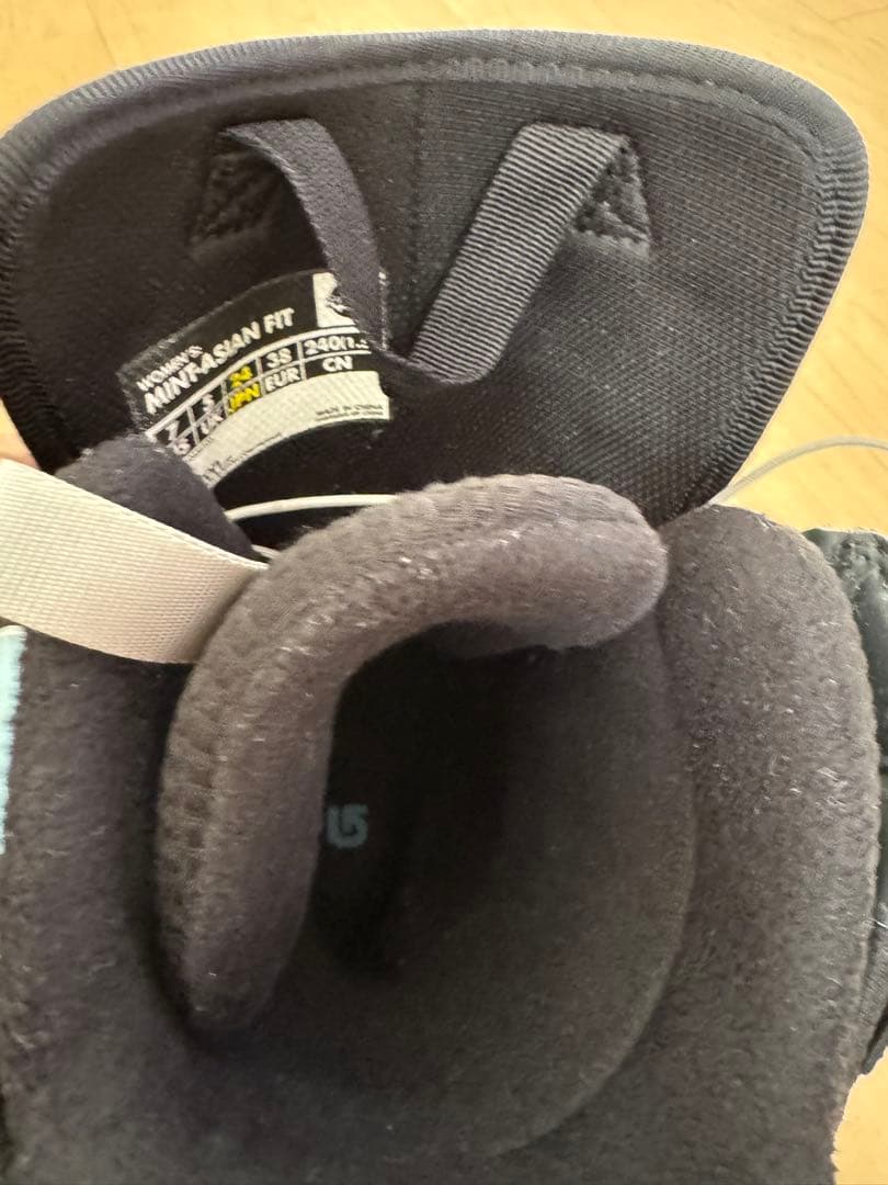 BURTON MINT-ASIANFIT 24 バートンブーツ　スノーボード