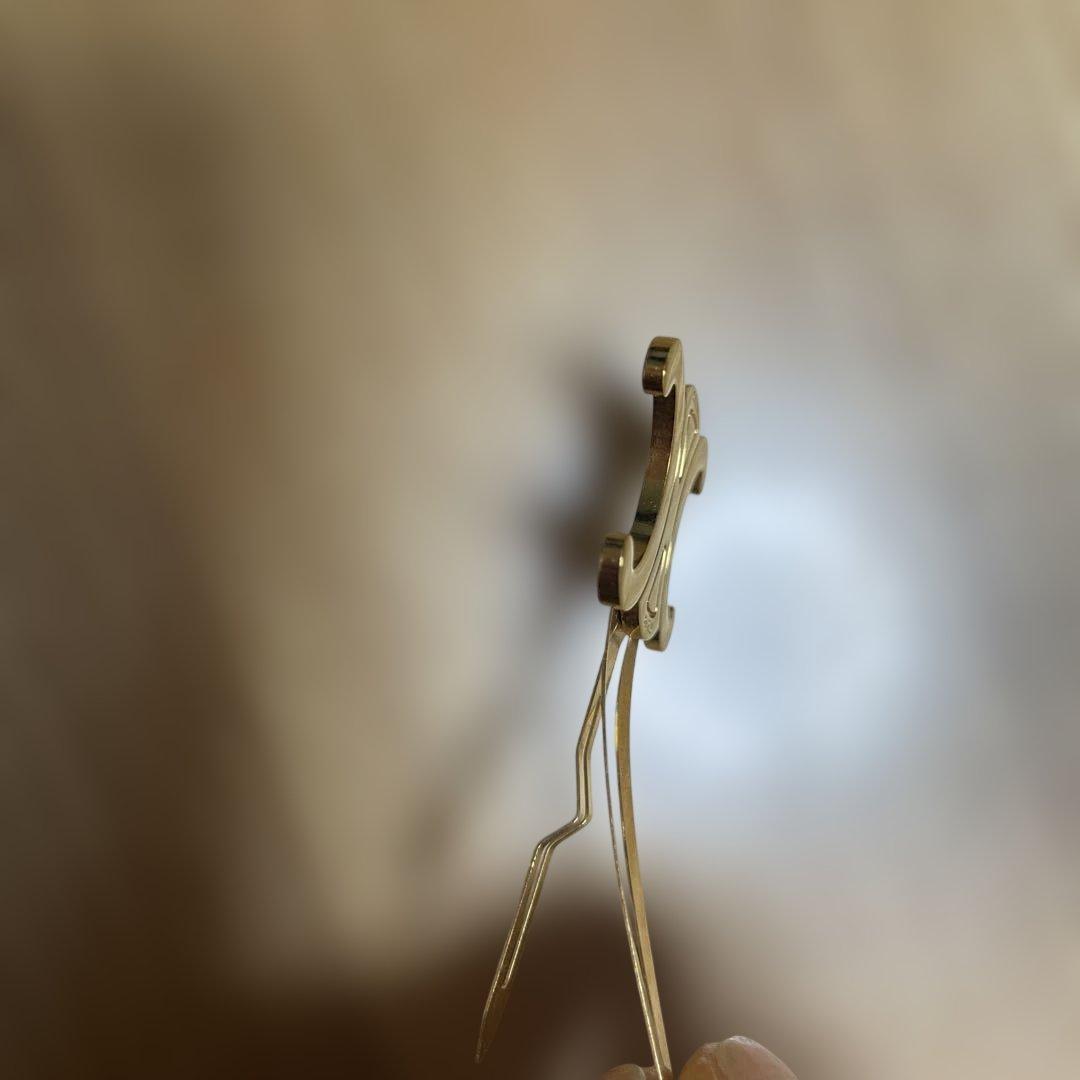 CELINE トリオンフゴールドヘアピン1点のみ