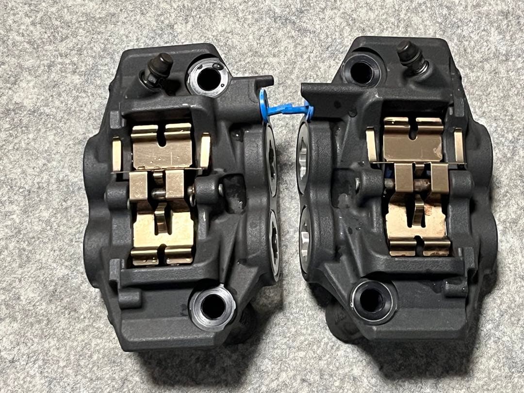 純正ブレーキキャリパー　yzf-r6