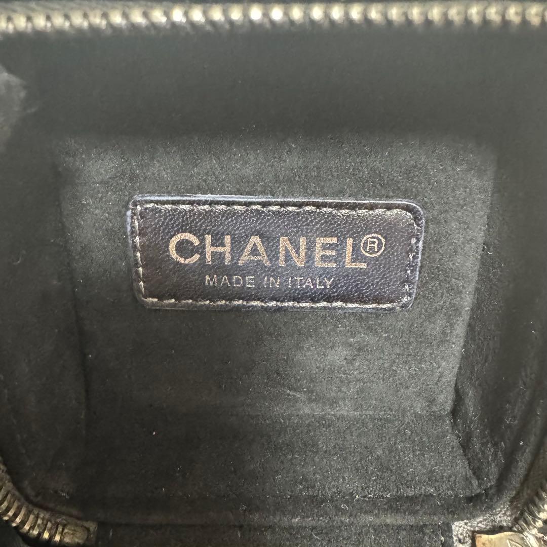 【美品】CHANEL シャネル ココマーク エナメル ポーチ キューブ 黒