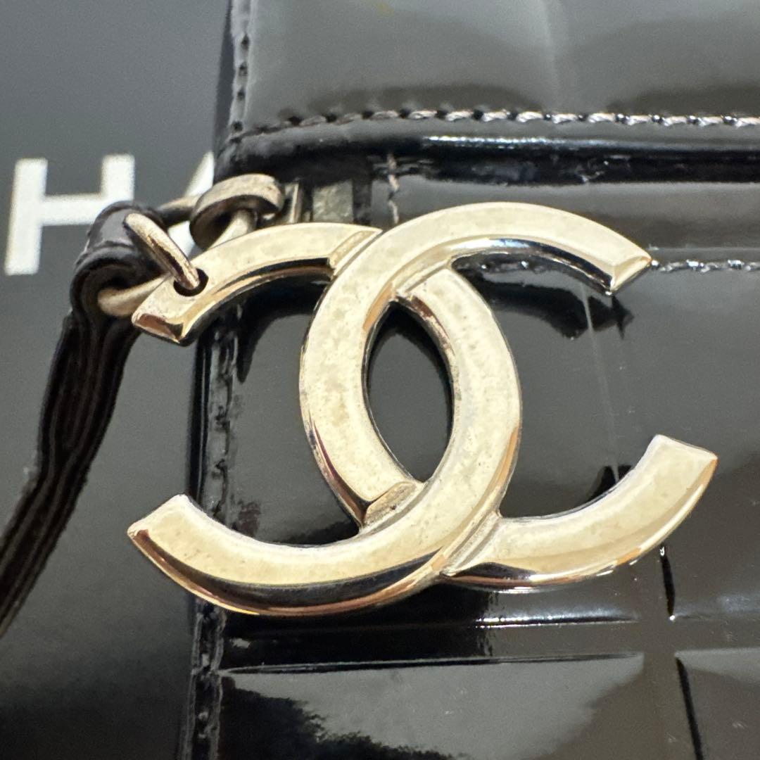 【美品】CHANEL シャネル ココマーク エナメル ポーチ キューブ 黒