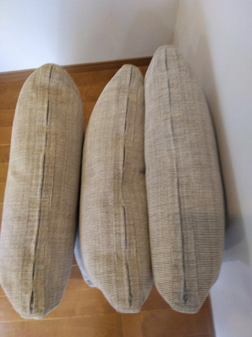 【お値下げしました】　formax　ハイソフト羽毛クッション3個セット　大判