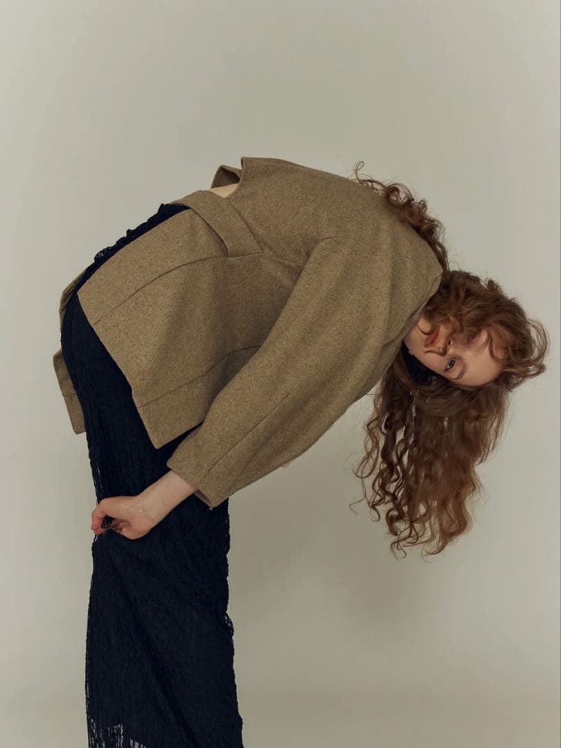 mugi　eaphi　CURVE CUT LINE JACKET