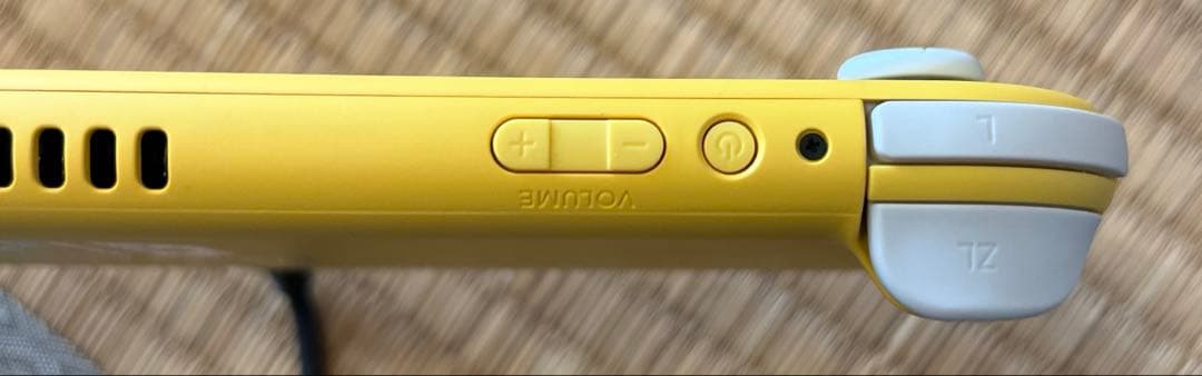 Nintendo Switch Lite イエロー　専用フリップカバー付き