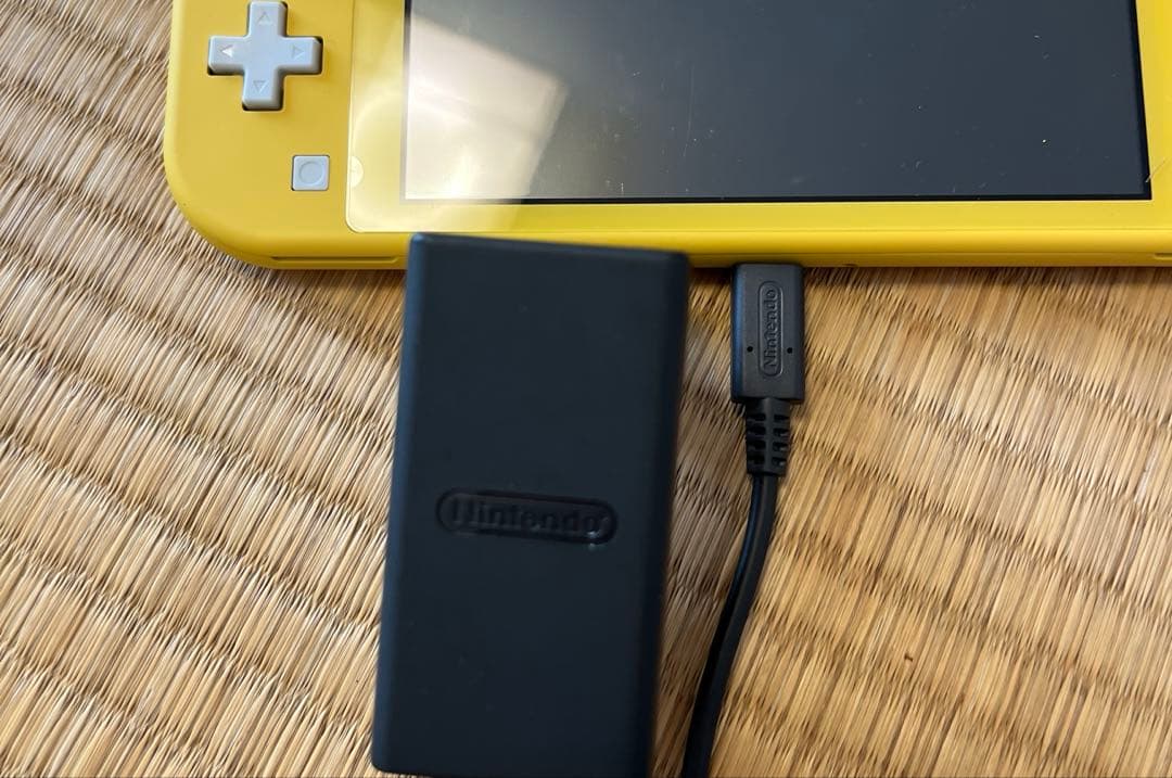 Nintendo Switch Lite イエロー　専用フリップカバー付き
