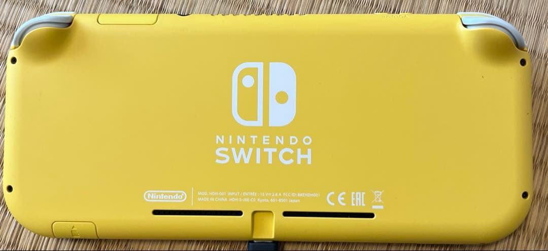 Nintendo Switch Lite イエロー　専用フリップカバー付き