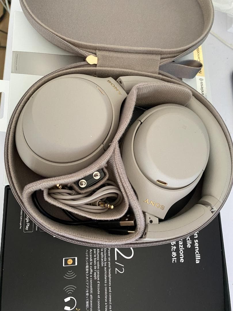 ワイヤレスヘッドホン WH-1000XM4 ブラック