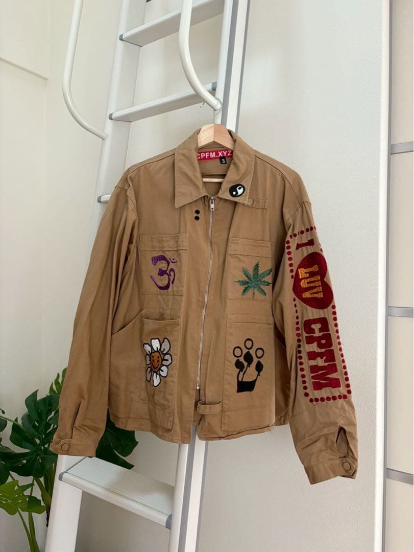 ベージュ 刺繍入り ミリタリージャケット