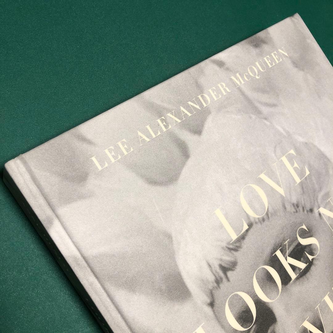 洋書 LOVE LOOKS NOT WITH THE EYES