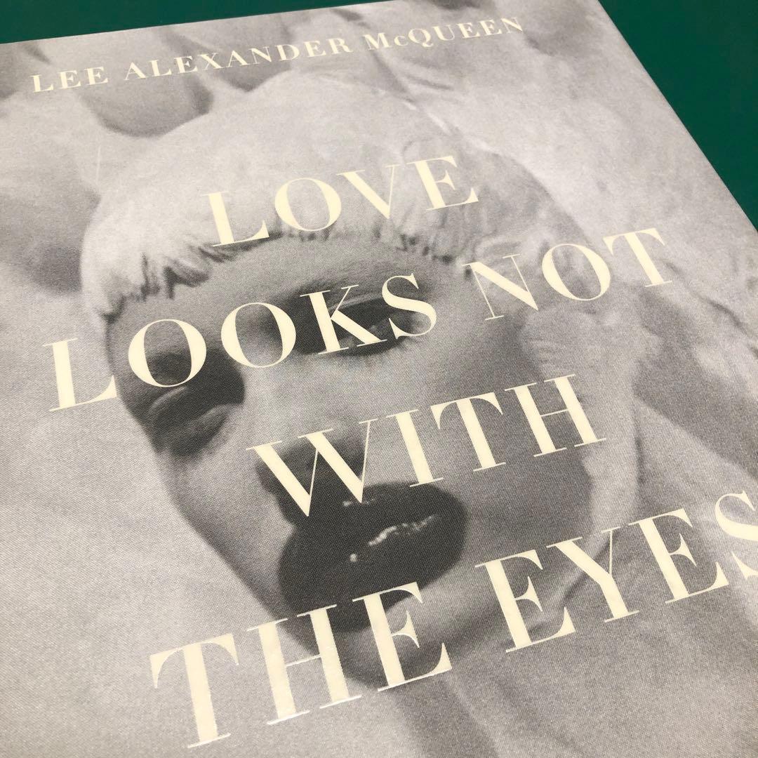 洋書 LOVE LOOKS NOT WITH THE EYES