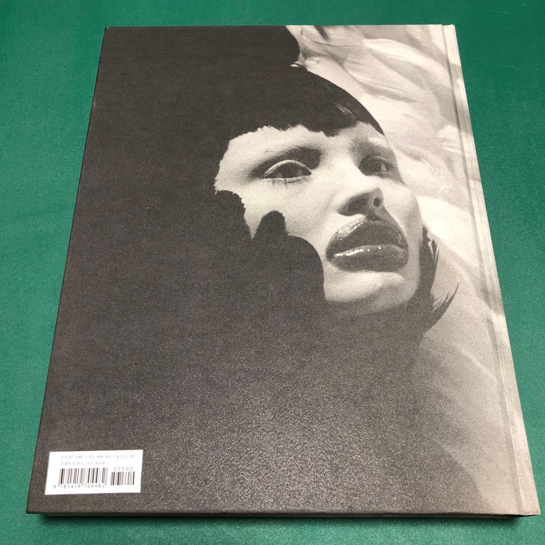 洋書 LOVE LOOKS NOT WITH THE EYES