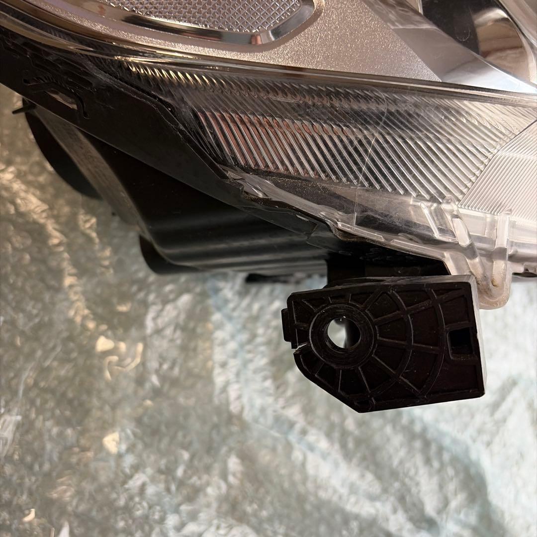 フィット　ヘッドライト　GP5 右