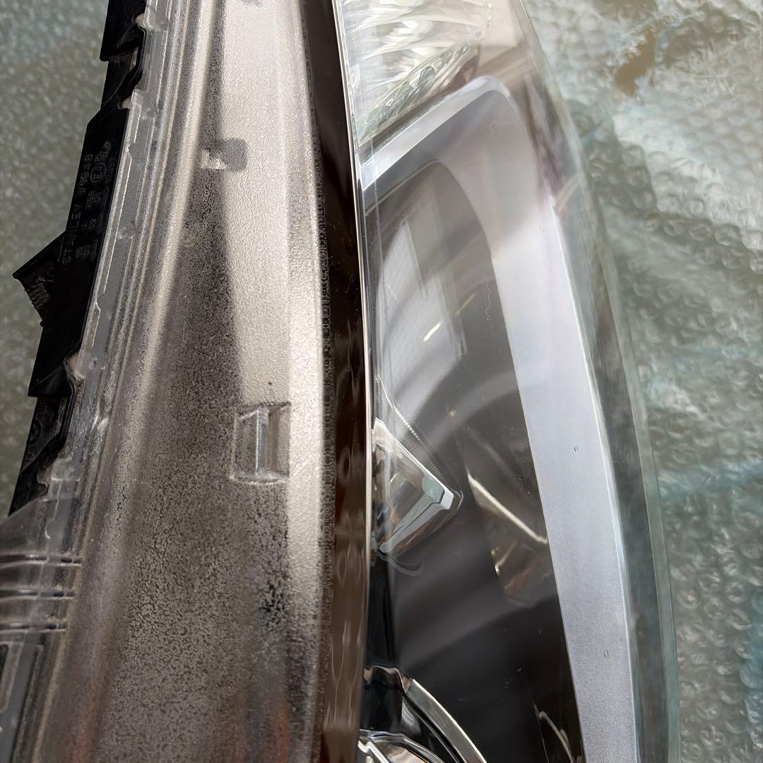 フィット　ヘッドライト　GP5 右