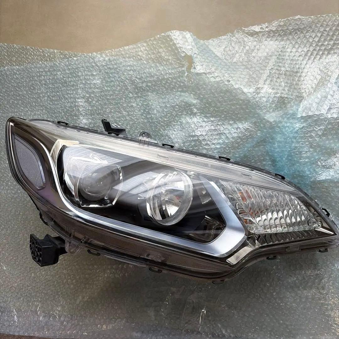 フィット　ヘッドライト　GP5 右