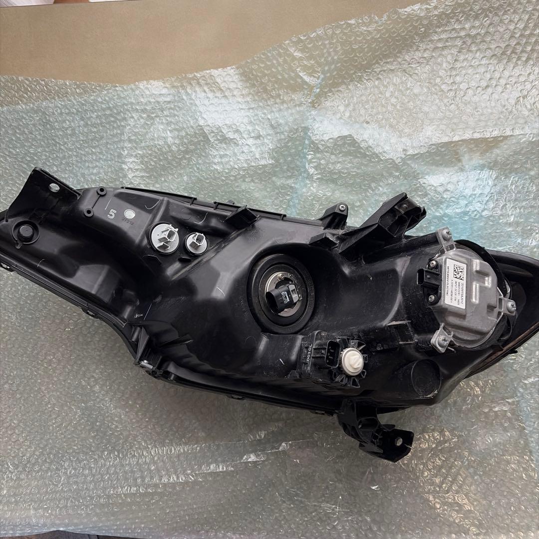 フィット　ヘッドライト　GP5 右