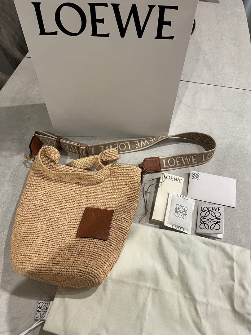 最終値下げ LOEWE スリットバッグミニ　カゴバッグ斜めがけ