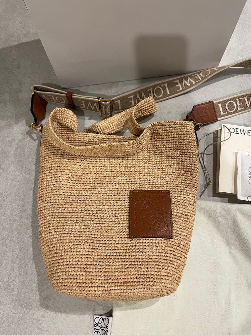 最終値下げ LOEWE スリットバッグミニ　カゴバッグ斜めがけ