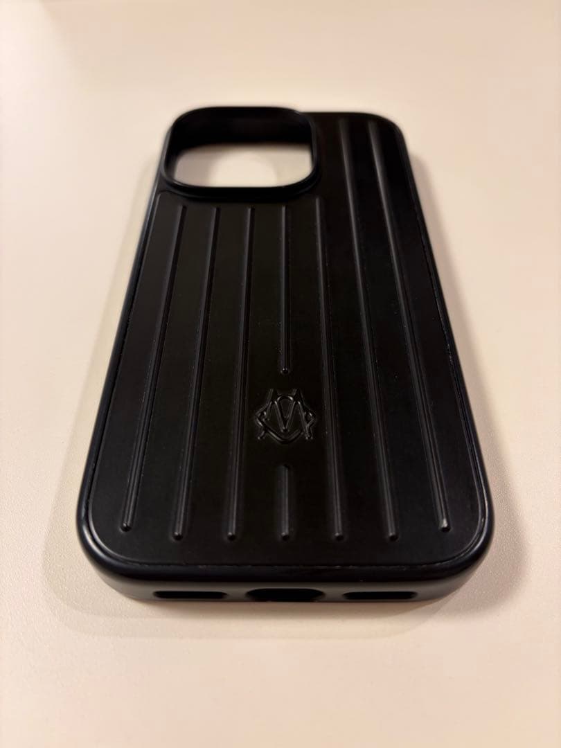 RIMOWA iPhone 16 Pro ブラック　アルミニウム