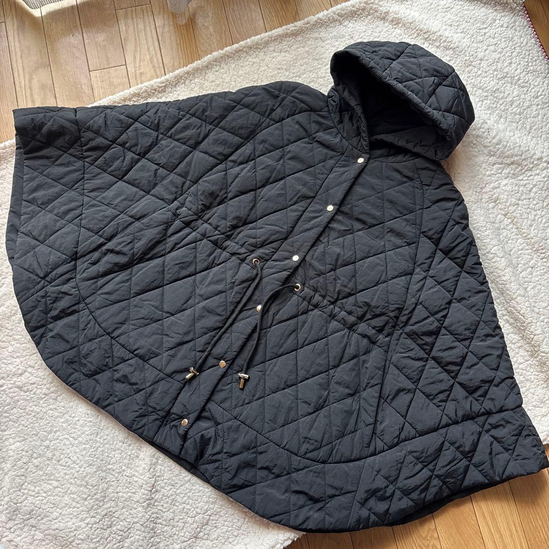 メゾンドルチェ　キルティング　フードコート　ポンチョ　ブラック