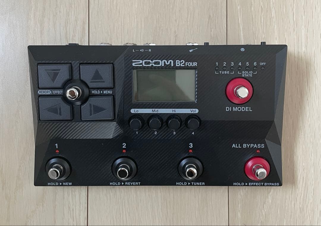 ZOOM B2 FOUR ベースエフェクター 本体+純正ACアダプター