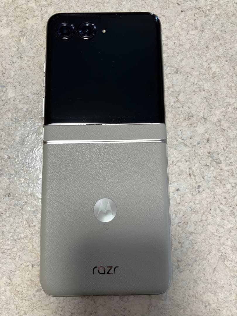 え*み様 【箱付き】Motorola razr 50s本体 サンドクリーム