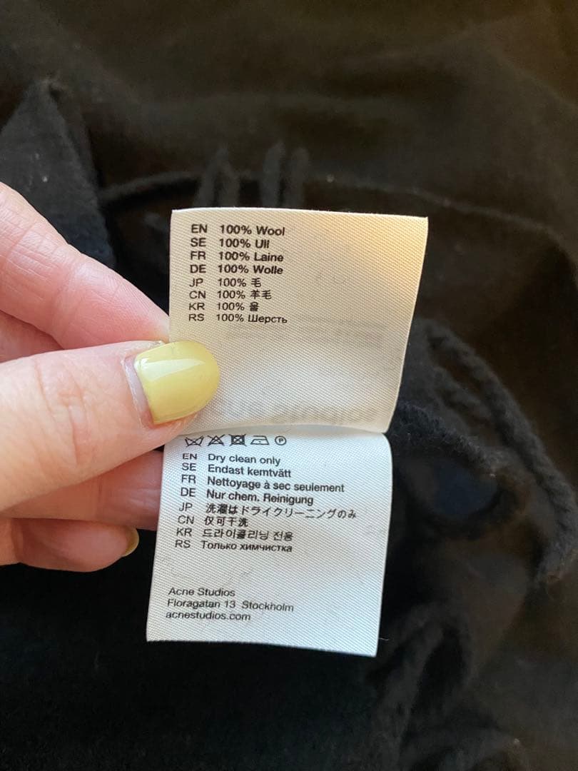 Acne Studios ブラック マフラー フリンジ付き