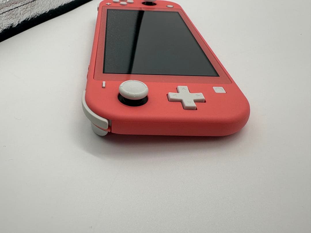 Nintendo Switch Lite コーラル　極美品　専用ケース付き